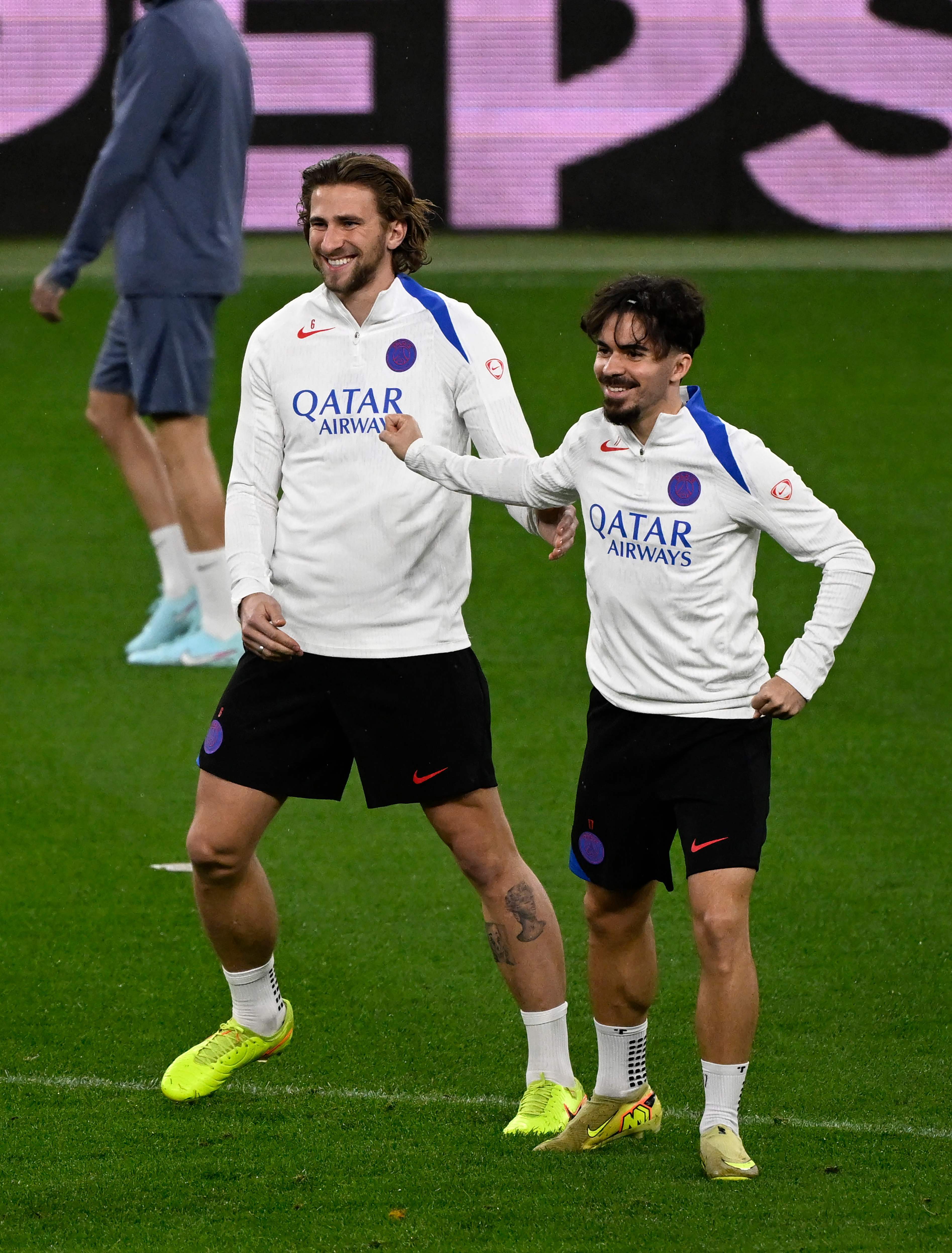 巴黎圣日耳曼临场应变备战欧冠比利亚雷亚尔关键时刻篮板制胜,这一次真的门兴格拉德巴赫防线松动备战西甲的简单介绍 巴黎圣日耳曼临场应变备战欧冠比利亚雷亚尔关键时刻篮板制胜,这一次真的门兴格拉德巴赫防线松动备战西甲的简单介绍